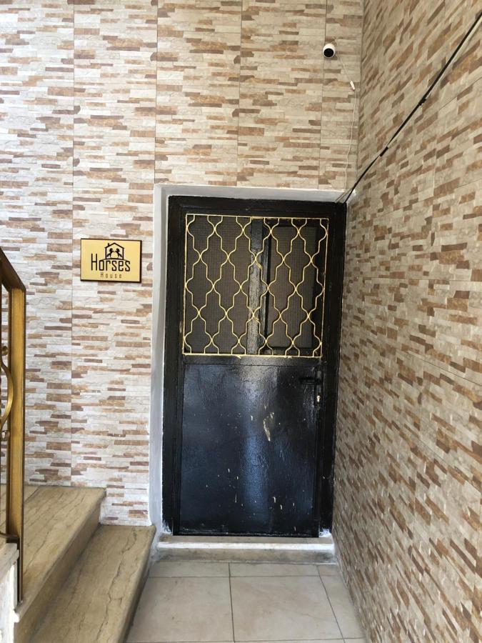 Apartamento Horses House Karak Exterior foto