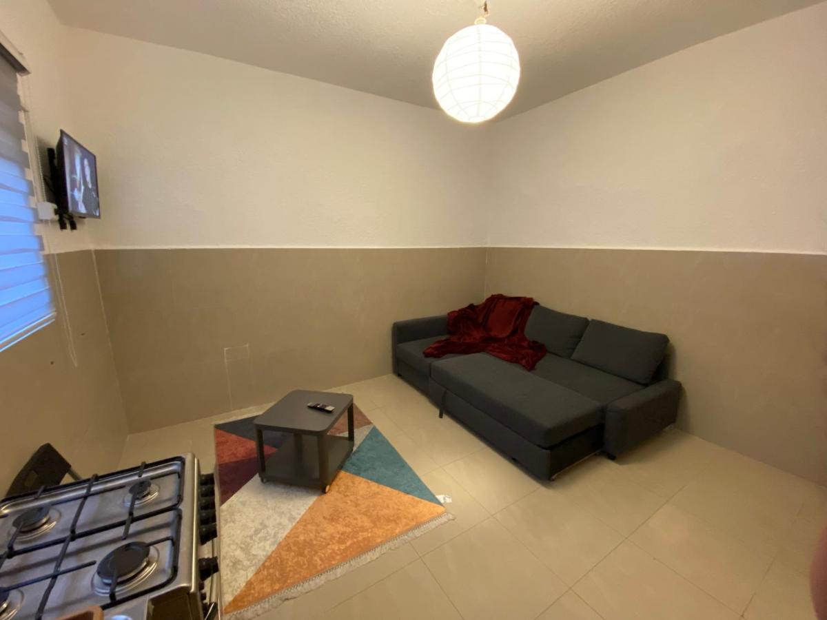 Apartamento Horses House Karak Exterior foto